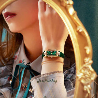 Fashionable classic retro green quartz watch